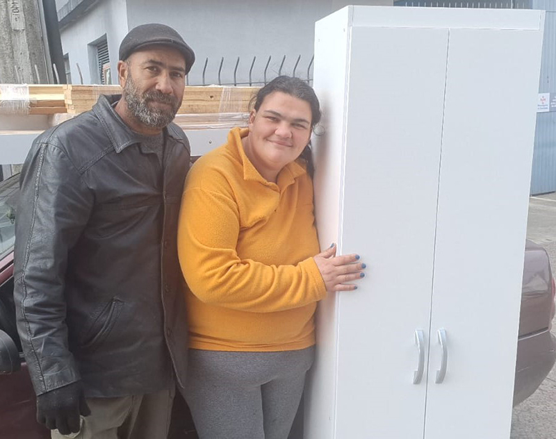 Família atingida pela enchente recebe apoio para reconstrução 